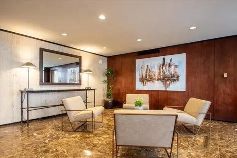 1 East Scott Street Chicago IL 60610