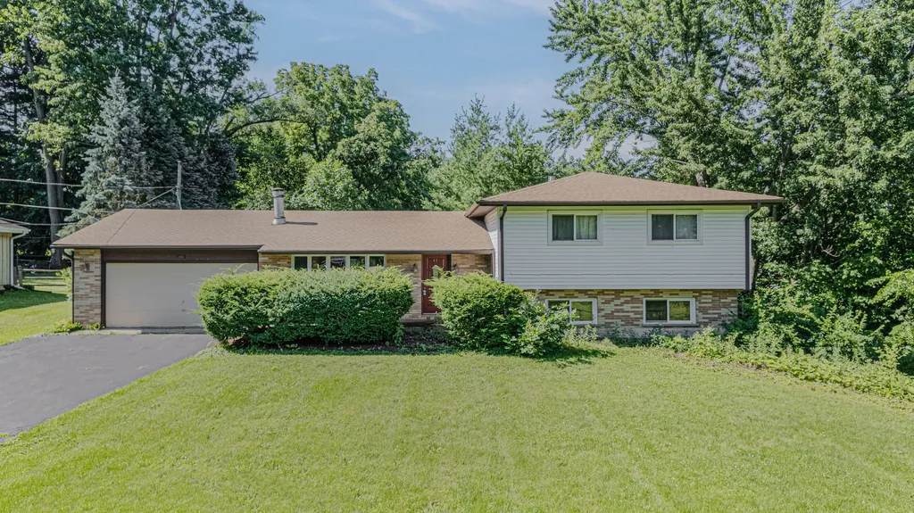 23313 West Hillcrest Drive Lake Zurich IL 60047
