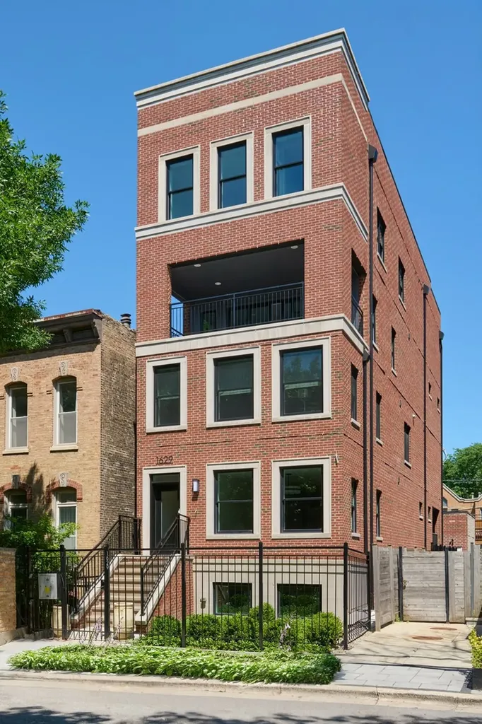 1629 North Burling Street Chicago IL 60614