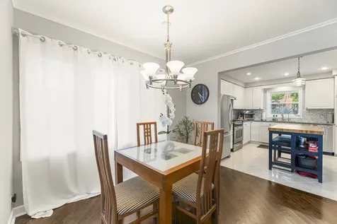9 North Waverly Place Mount Prospect IL 60056