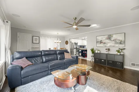 9 North Waverly Place Mount Prospect IL 60056