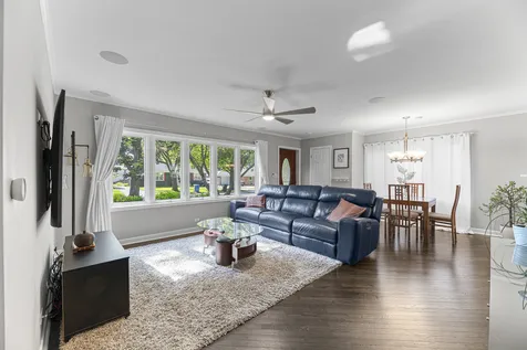 9 North Waverly Place Mount Prospect IL 60056
