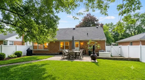 9 North Waverly Place Mount Prospect IL 60056