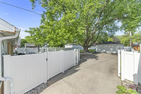 9 North Waverly Place Mount Prospect IL 60056