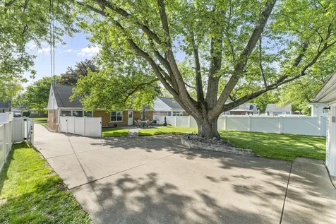 9 North Waverly Place Mount Prospect IL 60056