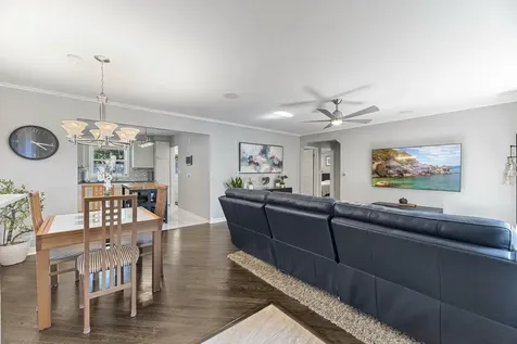 9 North Waverly Place Mount Prospect IL 60056