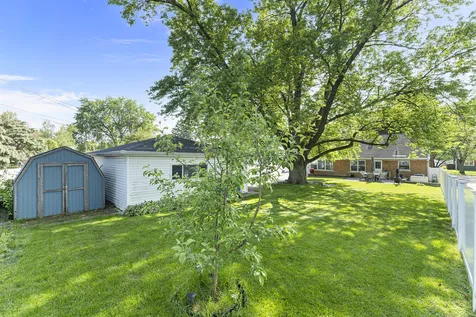 9 North Waverly Place Mount Prospect IL 60056