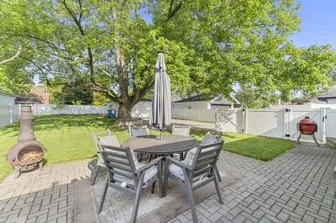 9 North Waverly Place Mount Prospect IL 60056