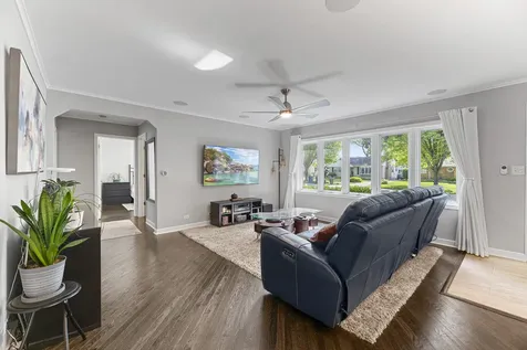 9 North Waverly Place Mount Prospect IL 60056