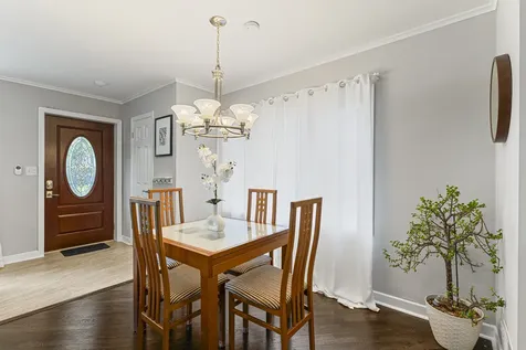 9 North Waverly Place Mount Prospect IL 60056