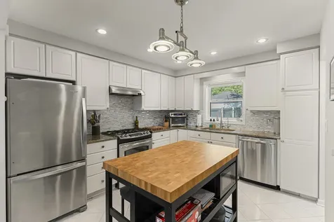9 North Waverly Place Mount Prospect IL 60056