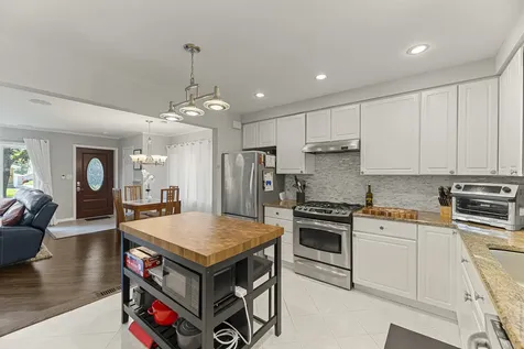 9 North Waverly Place Mount Prospect IL 60056