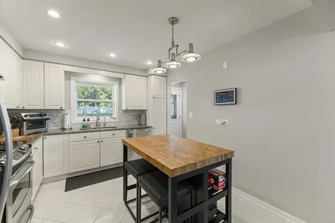 9 North Waverly Place Mount Prospect IL 60056