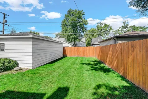 17646 State Line Avenue Lansing IL 60438