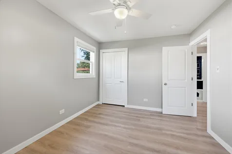 372 Clearmont Drive Elk Grove Village IL 60007