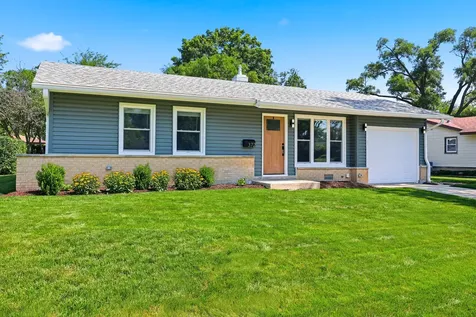 372 Clearmont Drive Elk Grove Village IL 60007