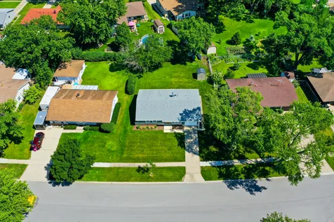 372 Clearmont Drive Elk Grove Village IL 60007