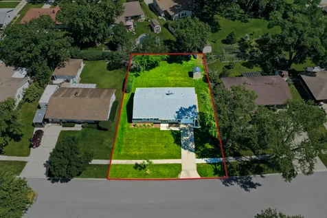 372 Clearmont Drive Elk Grove Village IL 60007