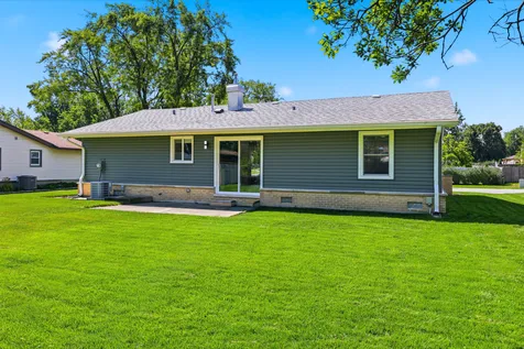 372 Clearmont Drive Elk Grove Village IL 60007