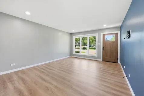 372 Clearmont Drive Elk Grove Village IL 60007