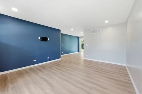 372 Clearmont Drive Elk Grove Village IL 60007