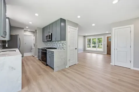 372 Clearmont Drive Elk Grove Village IL 60007