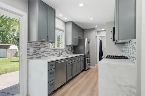372 Clearmont Drive Elk Grove Village IL 60007