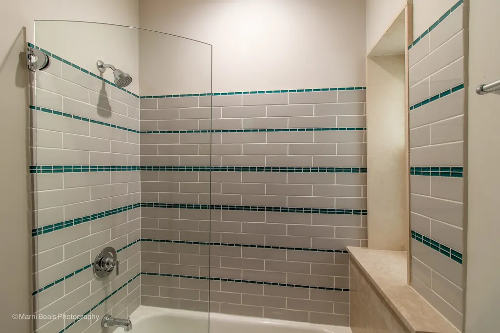 6334 South Saint Lawrence Avenue Chicago IL 60637