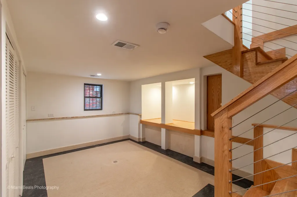 6334 South Saint Lawrence Avenue Chicago IL 60637