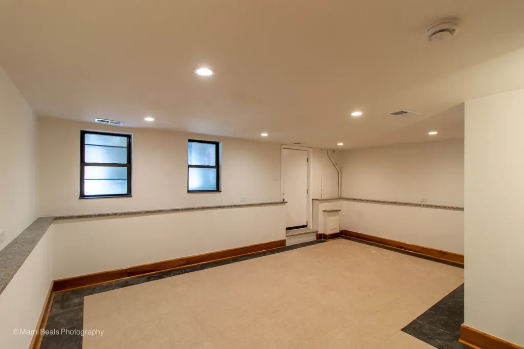 6334 South Saint Lawrence Avenue Chicago IL 60637