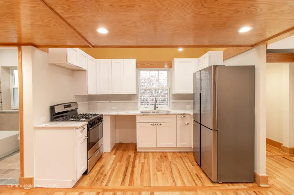 6334 South Saint Lawrence Avenue Chicago IL 60637