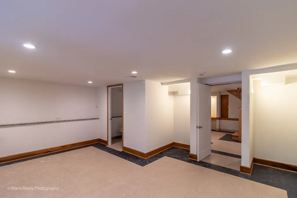 6334 South Saint Lawrence Avenue Chicago IL 60637