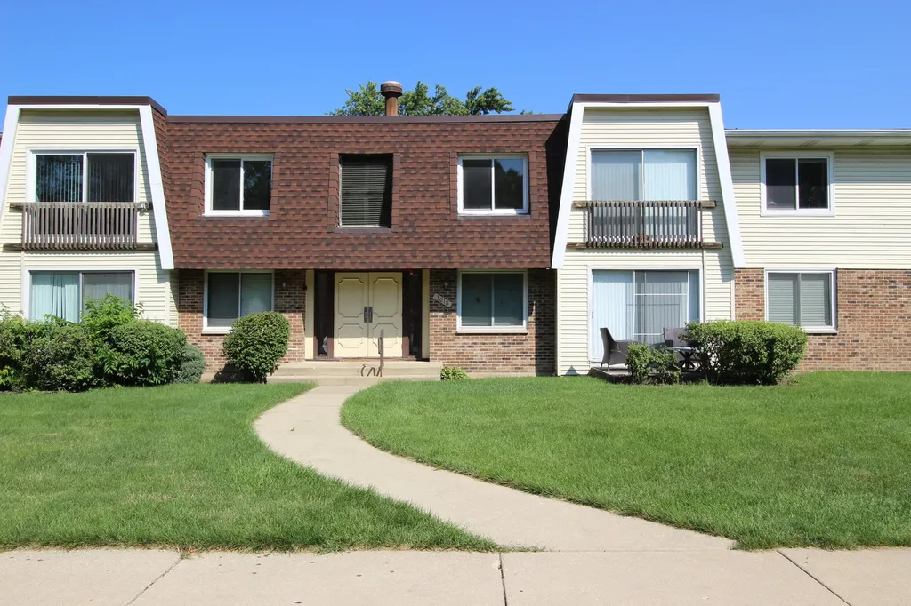 3018 Roberts Drive Woodridge IL 60517