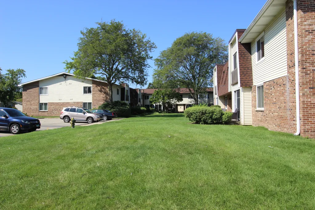 3018 Roberts Drive Woodridge IL 60517