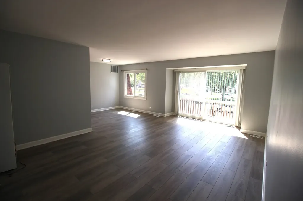 3018 Roberts Drive Woodridge IL 60517