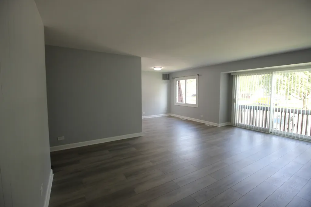 3018 Roberts Drive Woodridge IL 60517