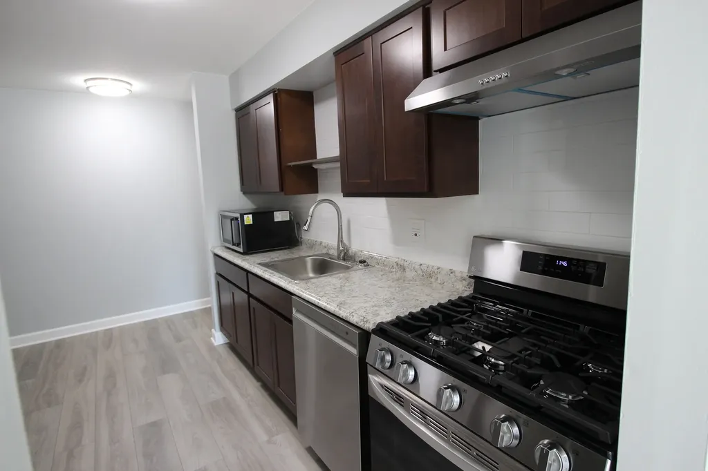 3018 Roberts Drive Woodridge IL 60517