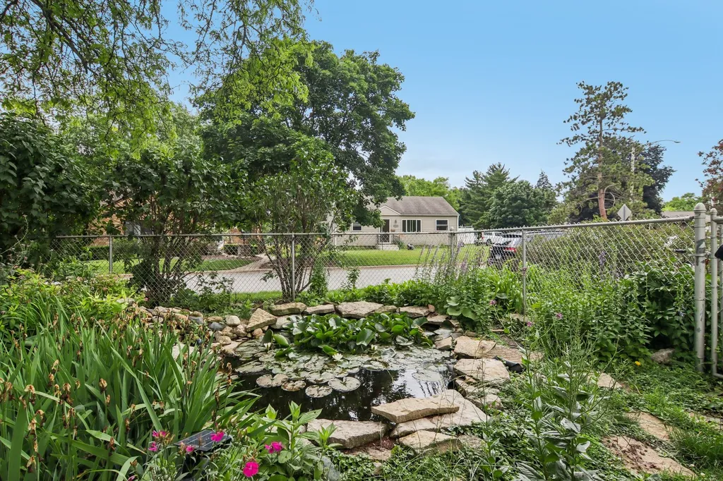 924 Grandview Avenue Lockport IL 60441