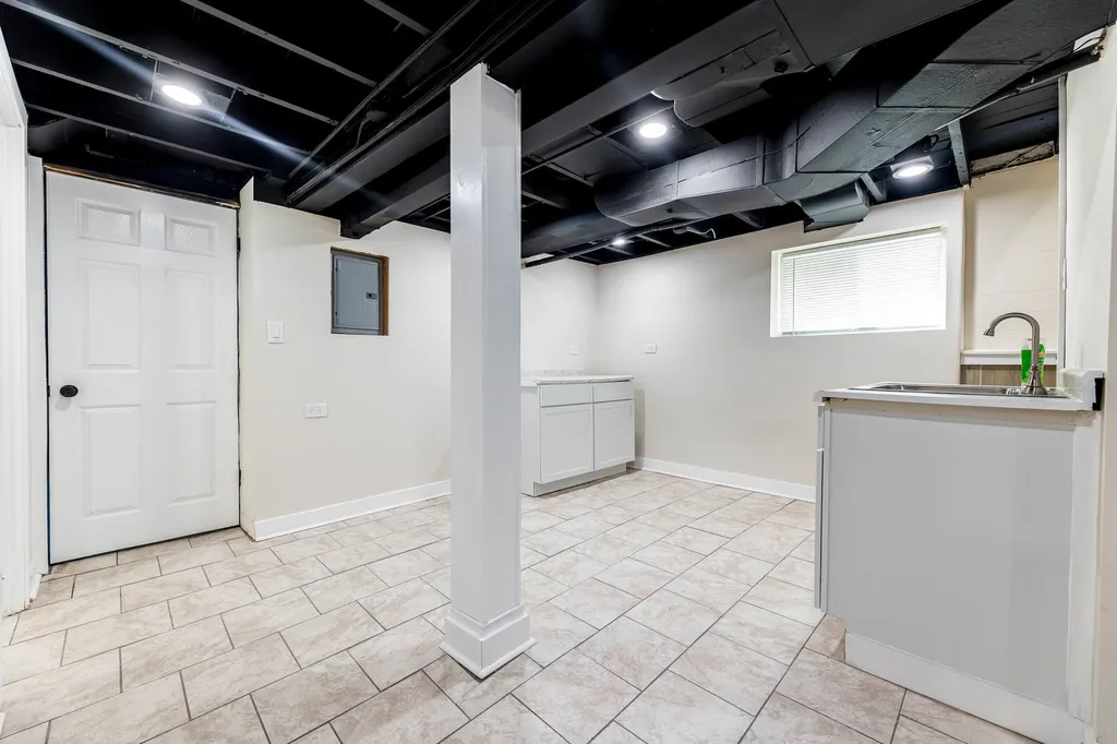 5535 South Fairfield Avenue Chicago IL 60629