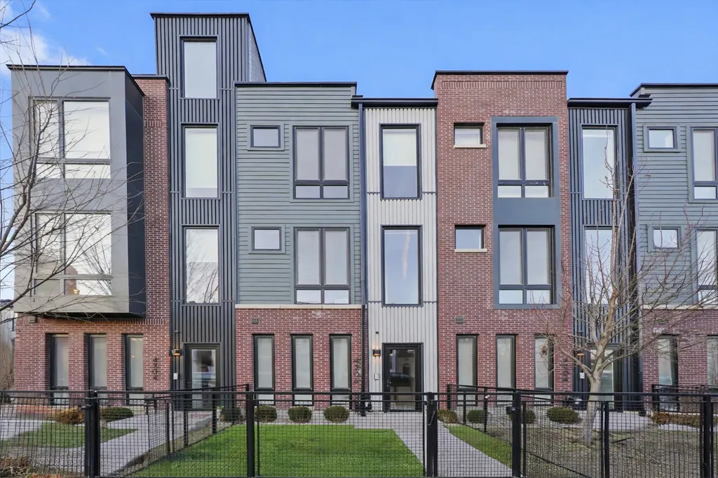 4256 West Belmont Avenue Chicago IL 60641