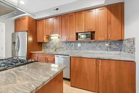 4220 South Champlain Avenue Chicago IL 60653