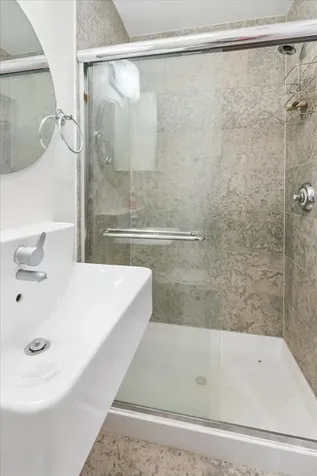 4220 South Champlain Avenue Chicago IL 60653