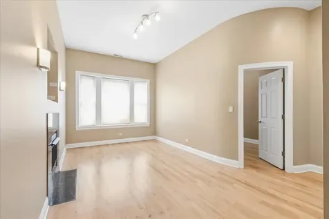4220 South Champlain Avenue Chicago IL 60653