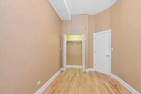 4220 South Champlain Avenue Chicago IL 60653