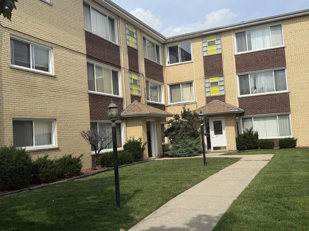 6313 South Oak Park Avenue Chicago IL 60638
