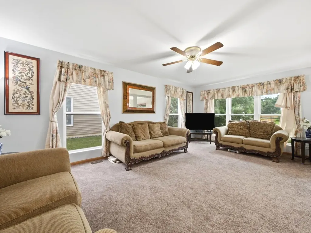 601 Greystone Lane Bolingbrook IL 60440