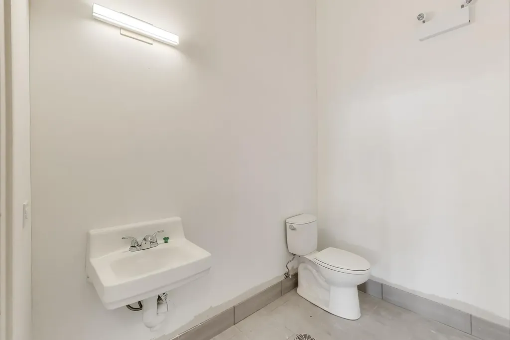 1619 West Lawrence Avenue Chicago IL 60640