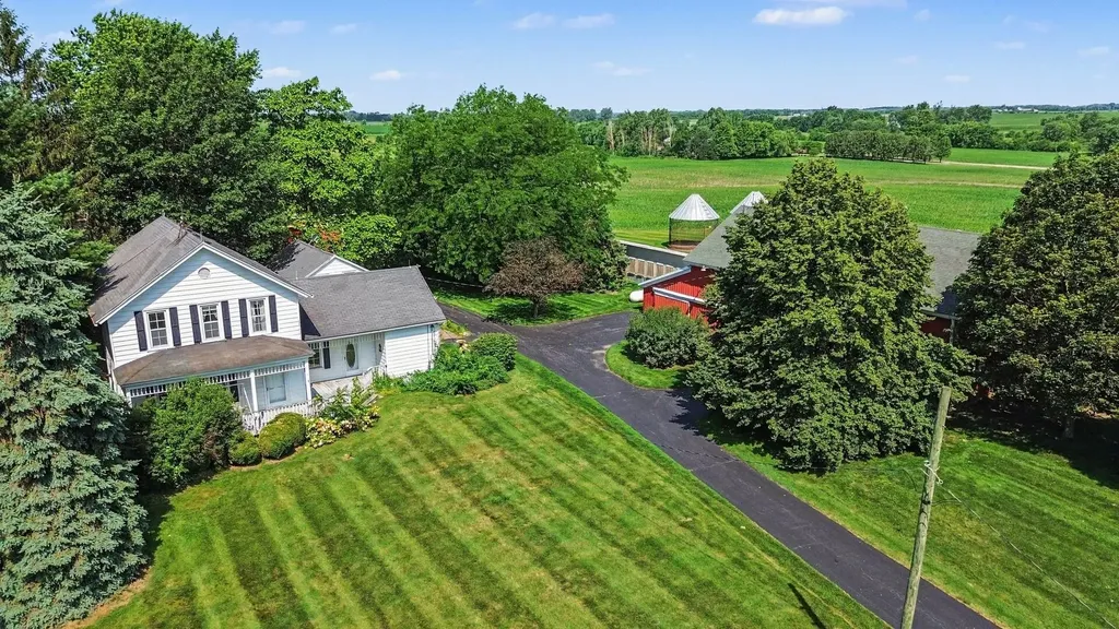 28548 South Cottage Grove Avenue Beecher IL 60401