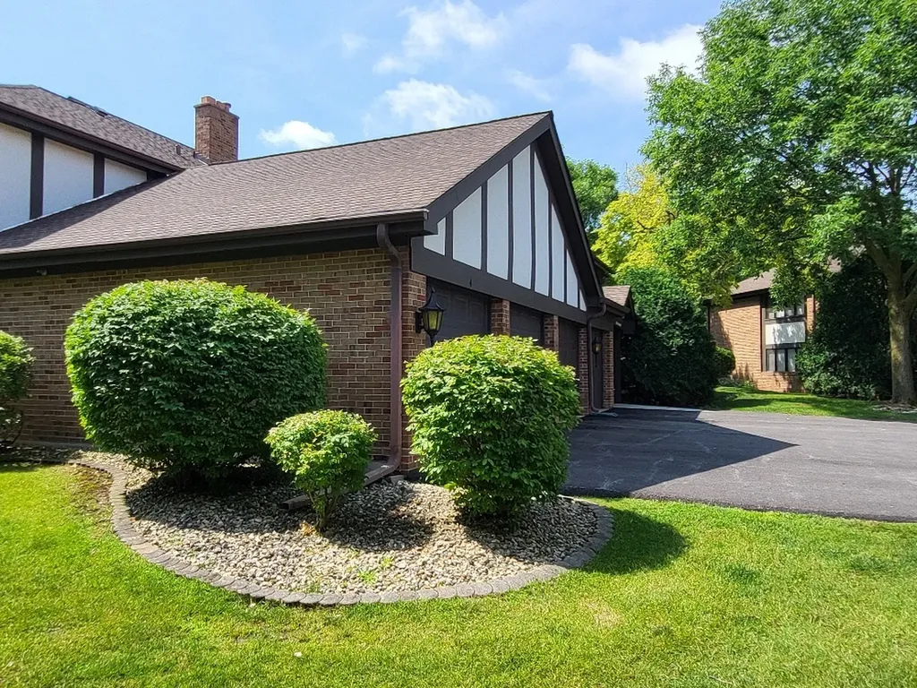 5843 Doe Circle Westmont IL 60559