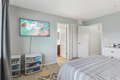 512 South Jade Lane Round Lake IL 60073